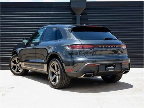 Certified 2025 Porsche Macan image 3