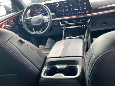 Used 2025 Chevrolet Traverse RS image 29