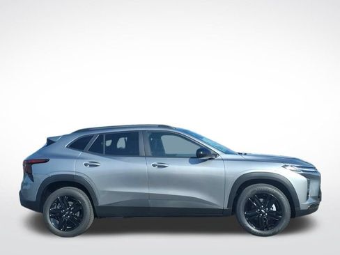 New 2026 Chevrolet Trax ACTIV w/ Sunroof Package FWD image 2