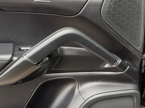 Used 2015 Porsche Cayenne Turbo image 47