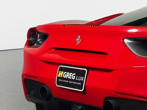 Used 2019 Ferrari 488 GTB RWD image 9