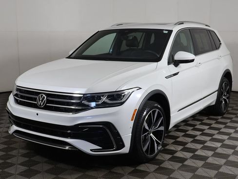 Used 2023 Volkswagen Tiguan SEL R-Line AWD/4WD image 10