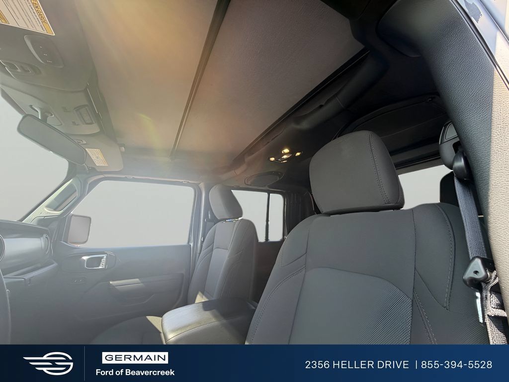 Used 2023 Jeep Gladiator Sport AWD/4WD image 12