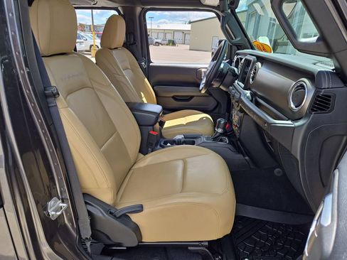 Used 2018 Jeep Wrangler Unlimited Rubicon AWD/4WD image 16