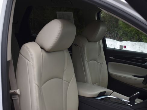 Used 2019 Buick Enclave Essence image 27