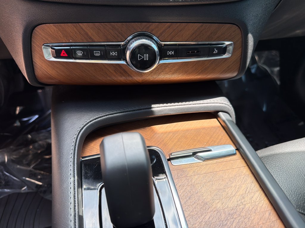 Used 2023 Volvo XC90 B5 Plus w/ Protection Package Premier AWD/4WD image 28