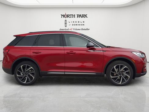 New 2026 Lincoln Corsair Reserve FWD image 2