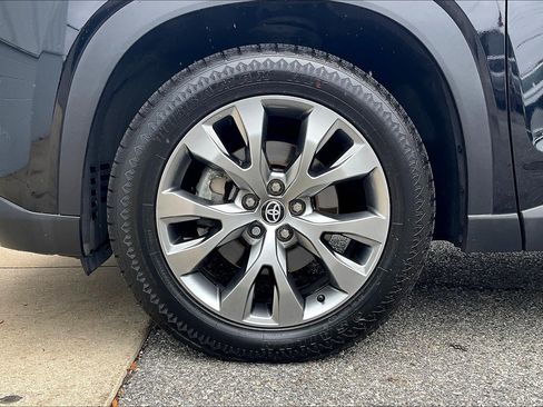 Used 2024 Toyota Grand Highlander AWD image 11