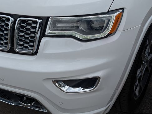 Used 2019 Jeep Grand Cherokee Overland AWD/4WD image 16