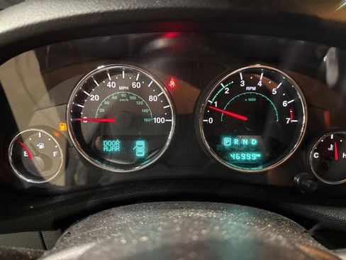 Used 2018 Jeep Wrangler Unlimited Sahara w/ Connectivity Group image 6