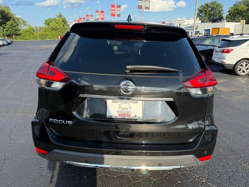 Used 2020 Nissan Rogue SV image 6