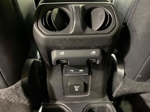 Used 2020 Jeep Wrangler Unlimited Sahara AWD/4WD image 22
