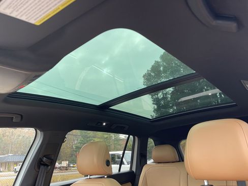 Used 2022 Volkswagen Tiguan SE image 19