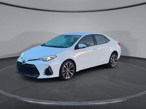 Used 2018 Toyota Corolla SE FWD image 4