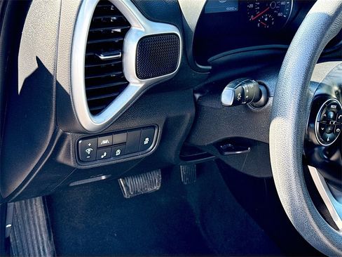 Used 2021 Kia Soul S image 11
