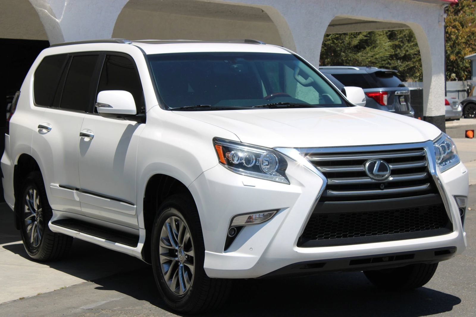 Used 2018 Lexus GX 460 Luxury AWD/4WD image 3