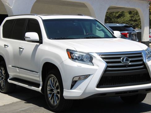 Used 2018 Lexus GX 460 Luxury AWD/4WD image 3