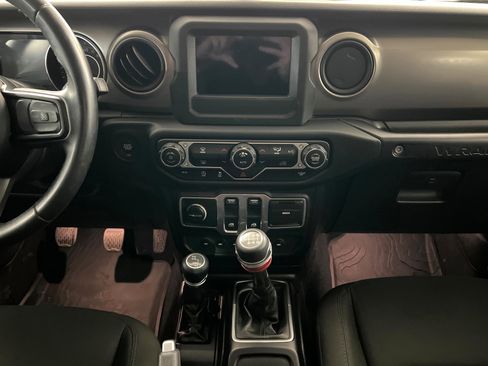 Used 2018 Jeep Wrangler Sport AWD/4WD image 13