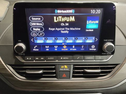 Used 2025 Nissan Altima 2.5 SV FWD image 25