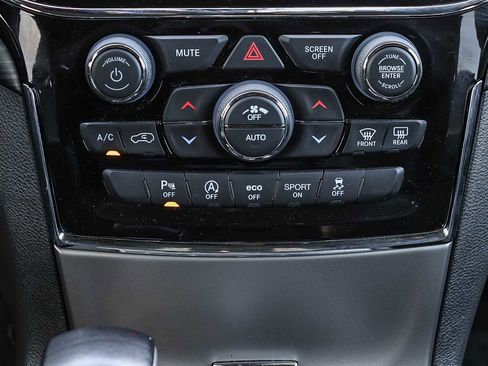 Used 2022 Jeep Grand Cherokee Laredo X image 14