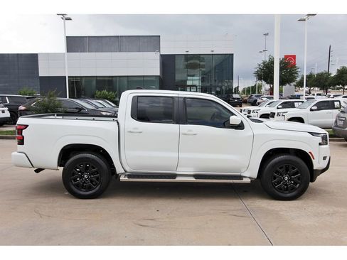 Used 2022 Nissan Frontier SV AWD/4WD image 5