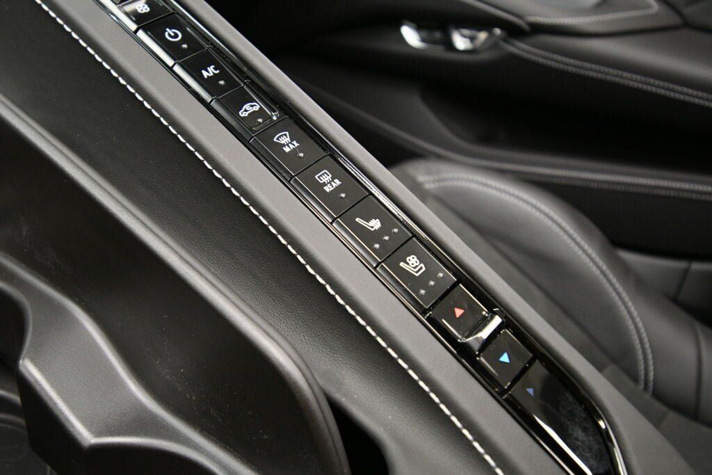 Used 2024 Chevrolet Corvette Z06 RWD image 30