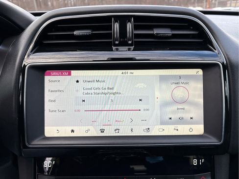 Used 2020 Jaguar F-PACE Premium image 22