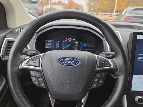 Used 2024 Ford Edge Titanium image 10