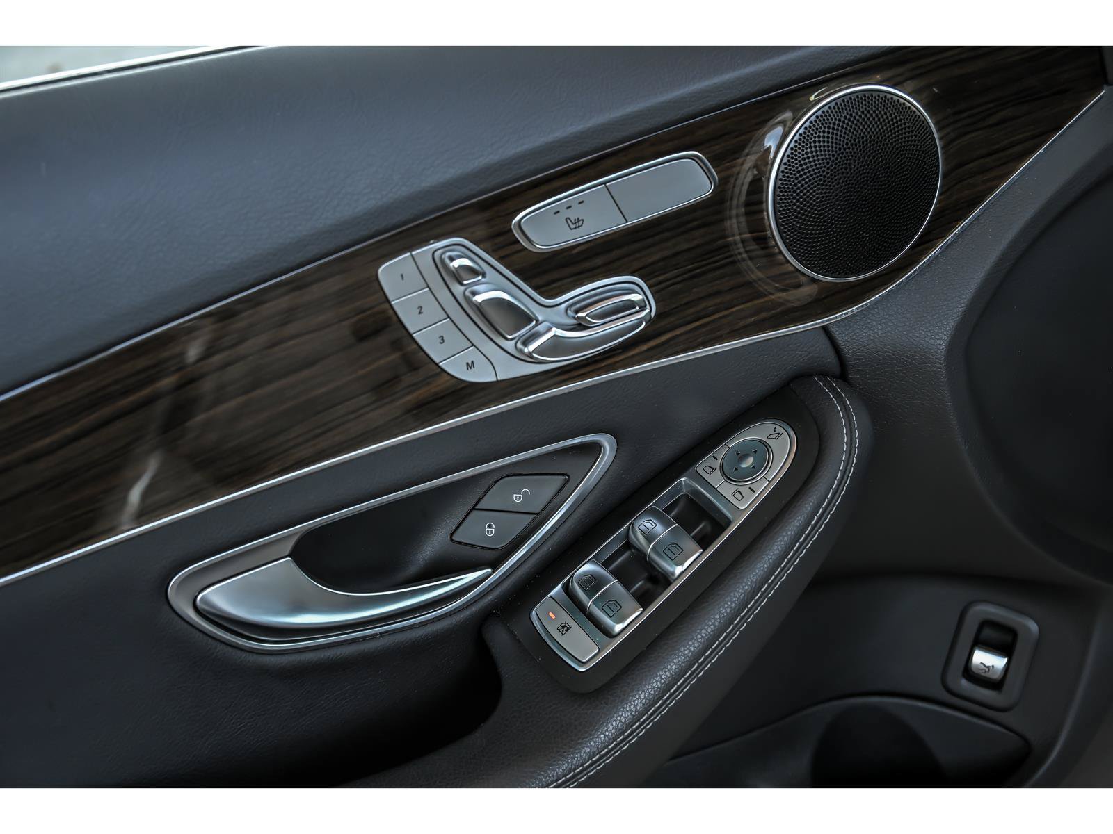 Used 2018 Mercedes-Benz C 300 4MATIC Sedan image 9