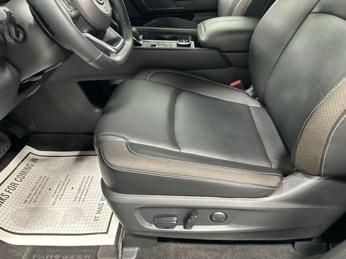 Used 2024 Nissan Pathfinder SL AWD/4WD image 12