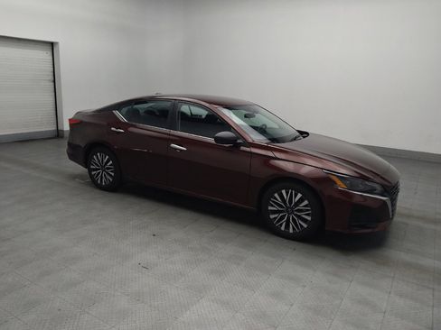 Used 2024 Nissan Altima 2.5 SV image 11