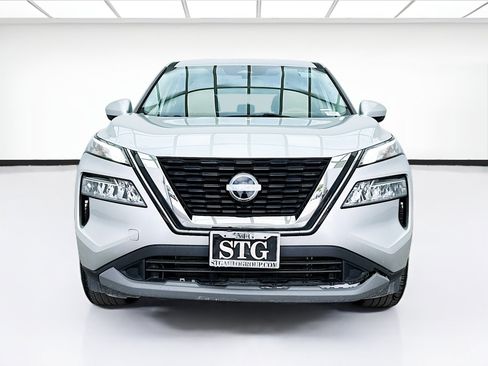 Used 2023 Nissan Rogue SV FWD image 2