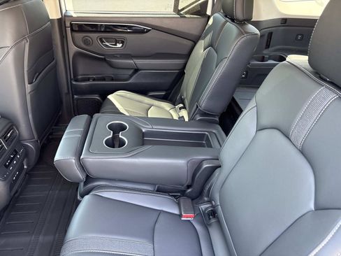 Used 2025 Honda Pilot EX-L image 29