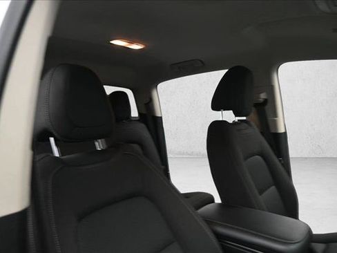 Used 2019 Chevrolet Colorado LT AWD/4WD image 28