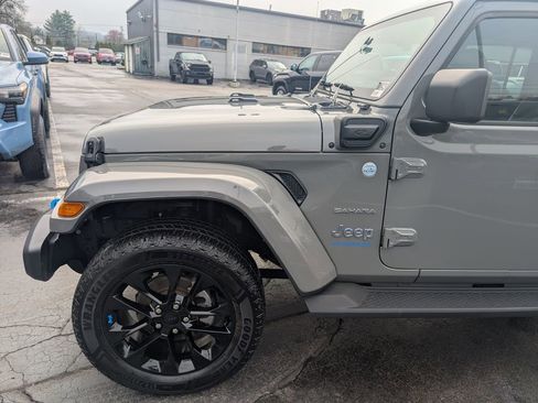 Used 2022 Jeep Wrangler Unlimited Sahara w/ Cold Weather Group AWD/4WD image 2