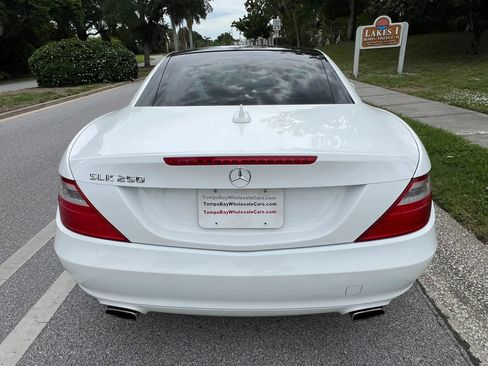 Used 2015 Mercedes-Benz SLK 250 w/ Premium Package image 38