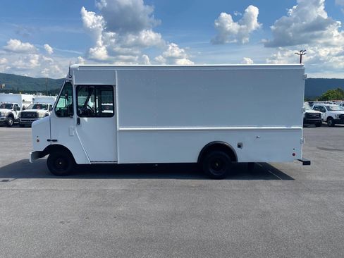 Used 2017 Ford E-350 and Econoline 350 Super Duty w/ A/C Prep Package RWD image 4