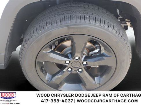 Used 2024 Jeep Grand Cherokee Limited w/ Black Appearance Package AWD/4WD image 29