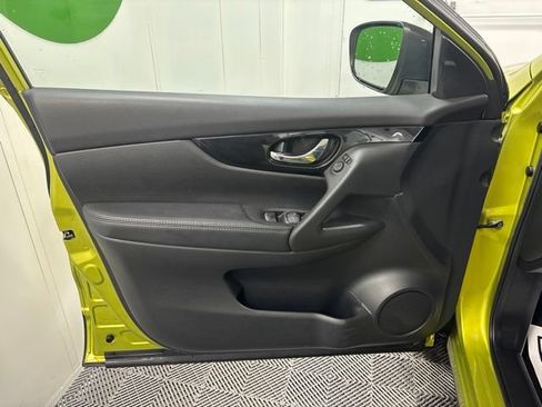 Used 2017 Nissan Rogue Sport SV w/ SV Premium Package AWD/4WD image 12