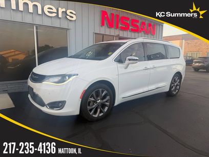 Used 2020 Chrysler Pacifica Limited w/ Tire & Wheel Group