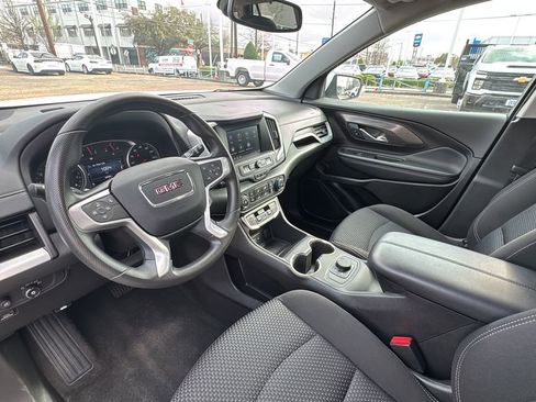 Used 2024 GMC Terrain SLE image 17