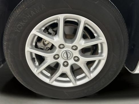 Used 2024 Chrysler Pacifica Touring-L FWD image 30