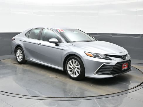 Used 2024 Toyota Camry LE image 8