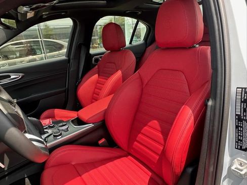 New 2025 Alfa Romeo Giulia AWD image 9