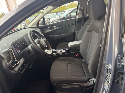 Used 2025 Kia Sportage LX image 25