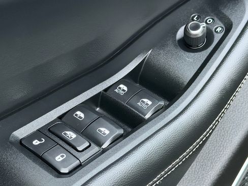 Used 2022 Jeep Grand Cherokee L Laredo w/ Luxury Tech Group I image 10