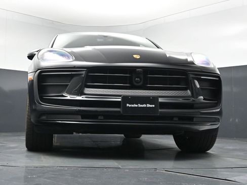Used 2025 Porsche Macan AWD/4WD image 27
