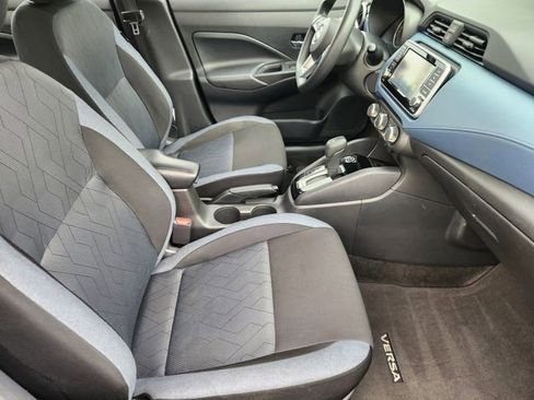 Used 2025 Nissan Versa SV image 10