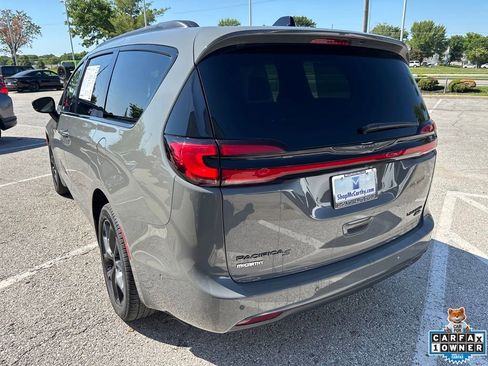 Used 2025 Chrysler Pacifica Limited AWD/4WD image 18