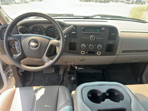Used 2011 Chevrolet Silverado 2500 W/T AWD/4WD image 17